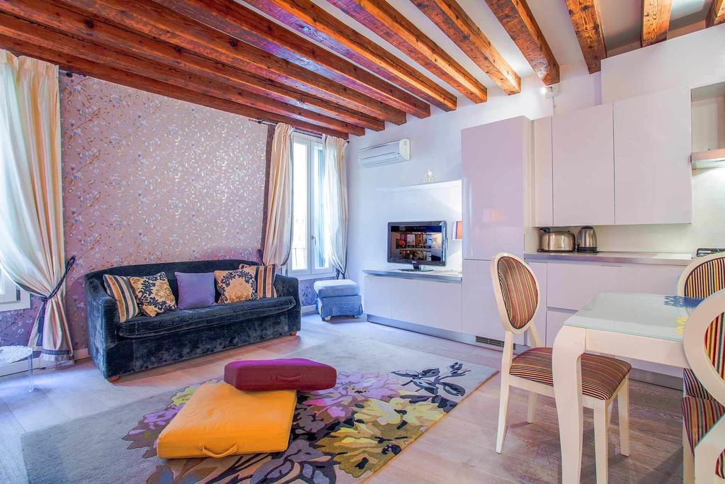 Venice Dream House Room photo